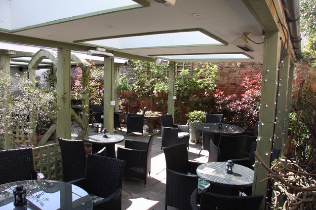 Courtyard.JPG Courtyard.JPG